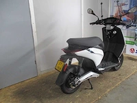 Piaggio - bromscooter - 1 plus - e-scooter - afbeelding 9 van  11