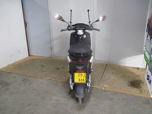 Piaggio - bromscooter - 1 plus - e-scooter - afbeelding 10 van  11