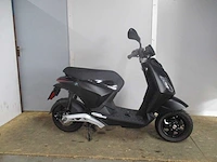 Piaggio - bromscooter - 1 plus - e-scooter - afbeelding 9 van  11