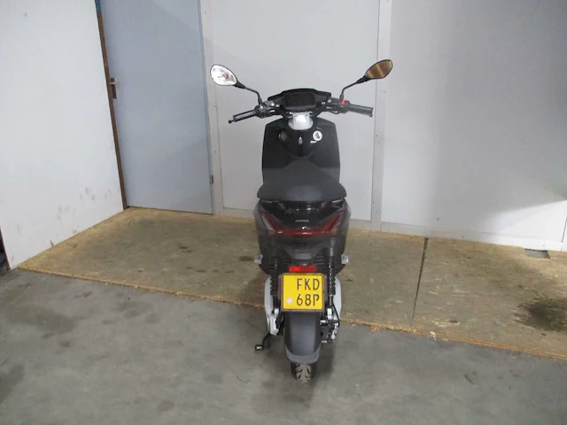Piaggio - bromscooter - 1 plus - e-scooter - afbeelding 11 van  11