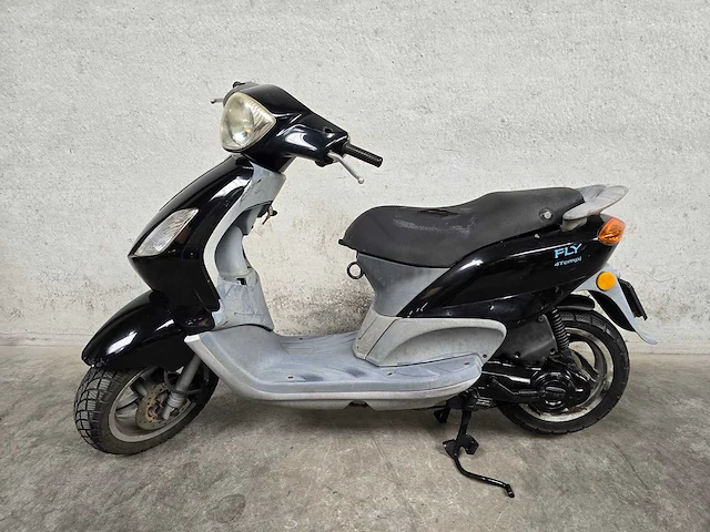 Piaggio - bromscooter - fly - 4t 45km uitvoering fj902l - afbeelding 1 van  7