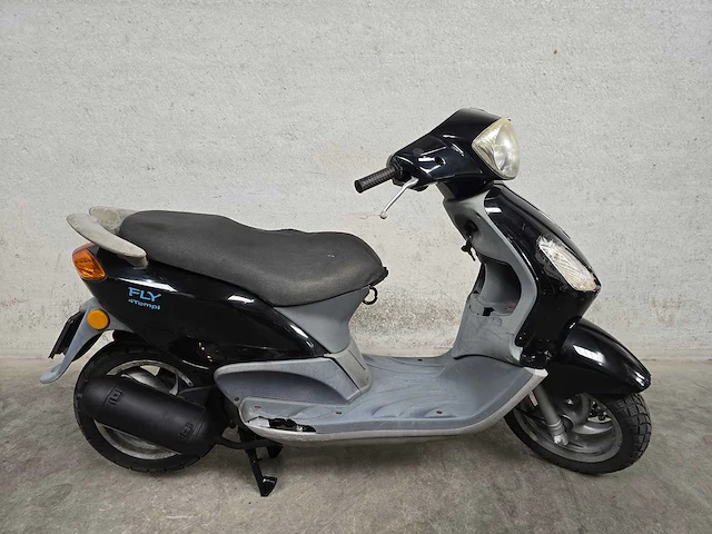 Piaggio - bromscooter - fly - 4t 45km uitvoering fj902l - afbeelding 2 van  7