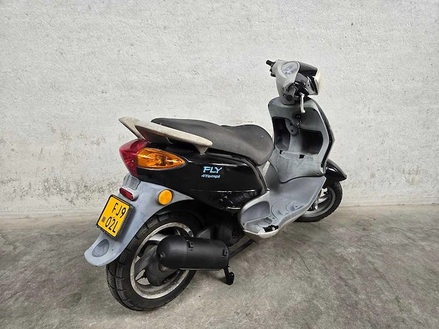 Piaggio - bromscooter - fly - 4t 45km uitvoering fj902l - afbeelding 5 van  7