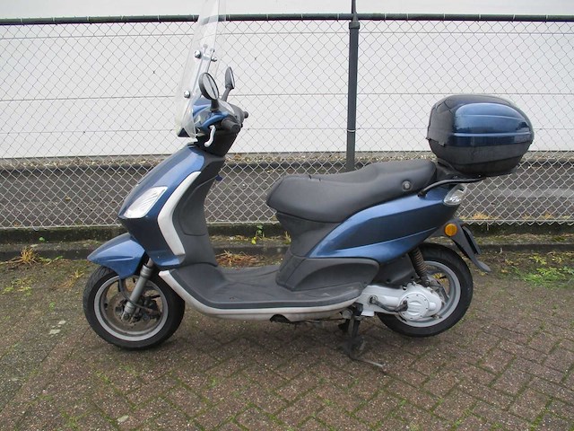 Piaggio - bromscooter - fly 4t - scooter - afbeelding 1 van  11