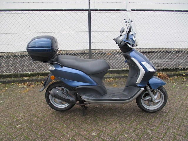 Piaggio - bromscooter - fly 4t - scooter - afbeelding 8 van  11