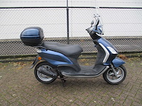 Piaggio - bromscooter - fly 4t - scooter - afbeelding 8 van  11
