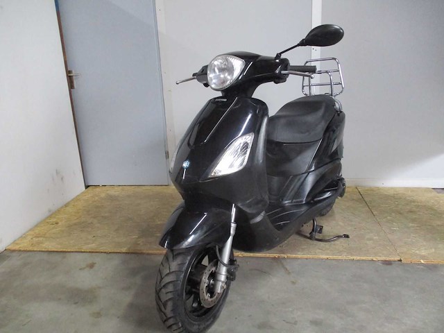 Piaggio - bromscooter - fly 4t - scooter - afbeelding 1 van  3