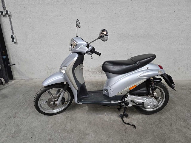 Piaggio - bromscooter - liberty - 4t 45km uitvoering 57dgd1 - afbeelding 2 van  7