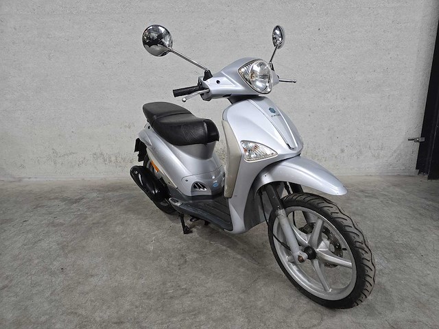 Piaggio - bromscooter - liberty - 4t 45km uitvoering 57dgd1 - afbeelding 3 van  7