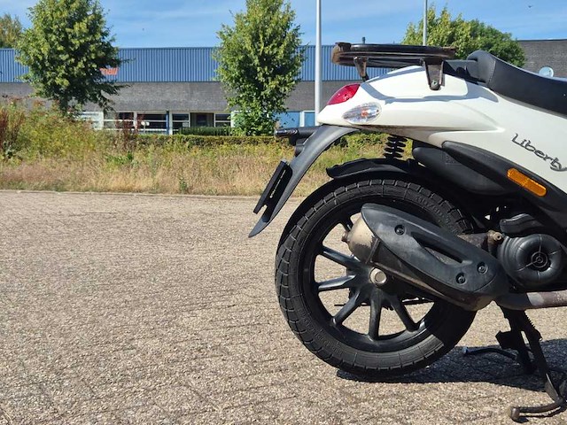 Piaggio - bromscooter - liberty - motorised scooter - afbeelding 6 van  9