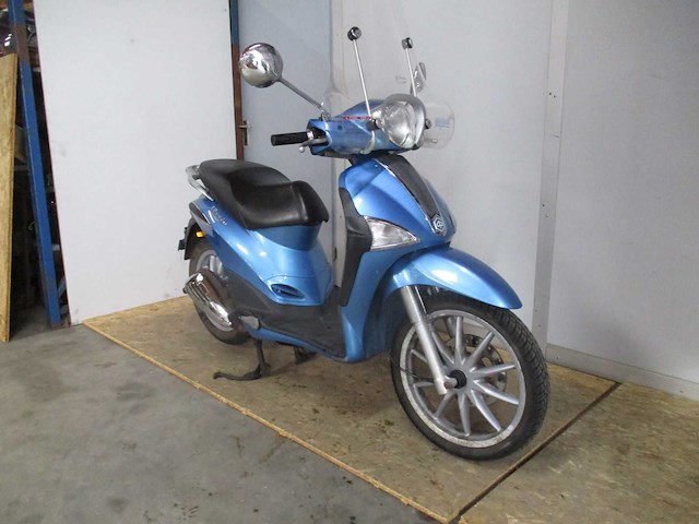 Piaggio - bromscooter - liberty 4 tempi - scooter - afbeelding 7 van  11