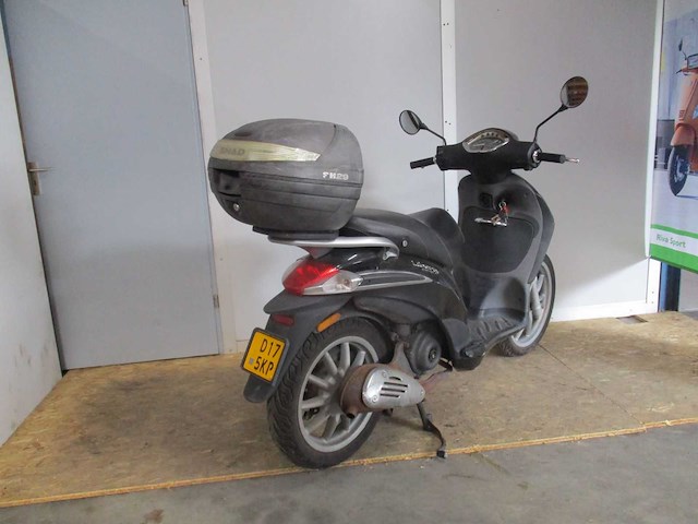 Piaggio - bromscooter - liberty 4 tempi - scooter - afbeelding 9 van  11