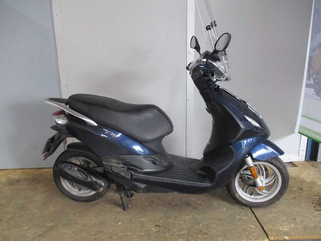Piaggio - bromscooter - new fly 4t - scooter - afbeelding 12 van  13