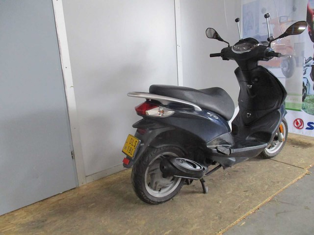 Piaggio - bromscooter - new fly 4t - scooter - afbeelding 13 van  13