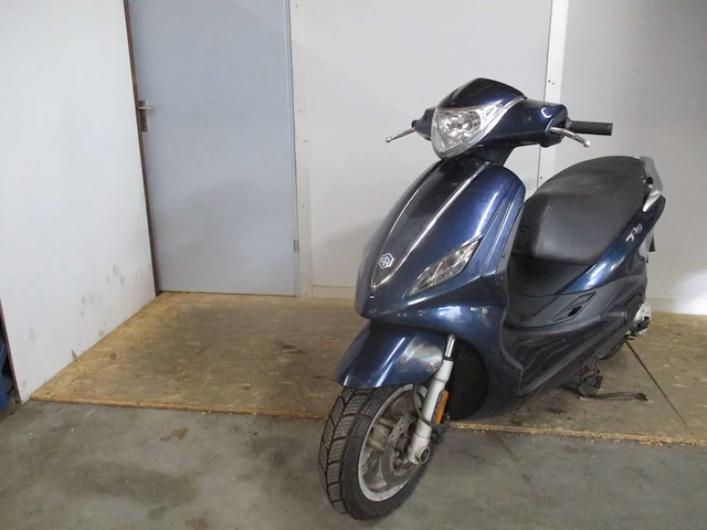 Piaggio - bromscooter - new fly 4t - scooter - afbeelding 4 van  11