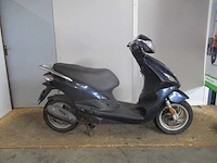 Piaggio - bromscooter - new fly 4t - scooter - afbeelding 8 van  11