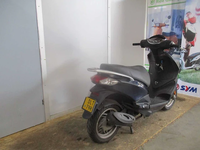 Piaggio - bromscooter - new fly 4t - scooter - afbeelding 9 van  11
