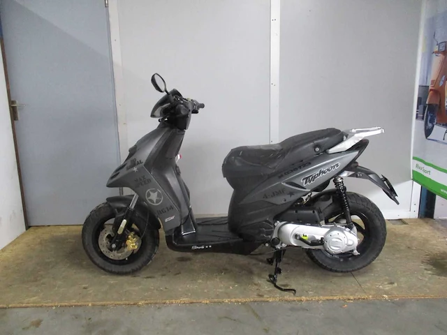 Piaggio - bromscooter - new typhoon 2 takt - scooter - afbeelding 1 van  10