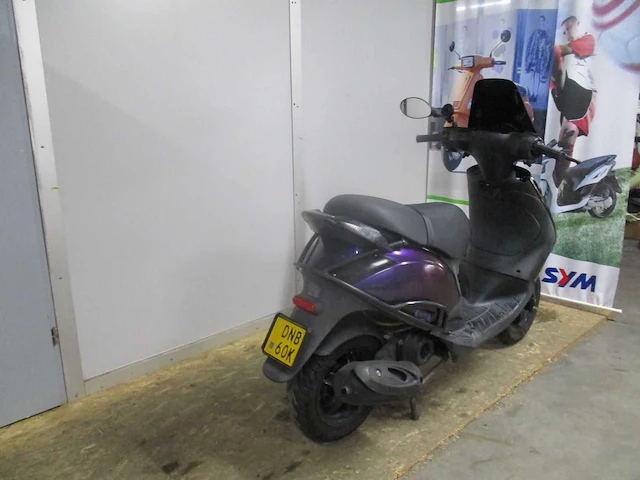 Piaggio - bromscooter - sp look zip - scooter - afbeelding 7 van  10