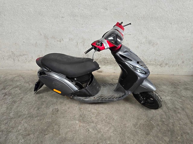 Piaggio - bromscooter - zip - restant 45km uitvoering f687jf - afbeelding 7 van  7