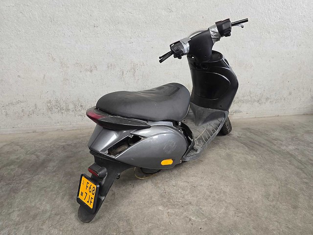 Piaggio - bromscooter - zip - restant 45km uitvoering f687jf - afbeelding 3 van  7