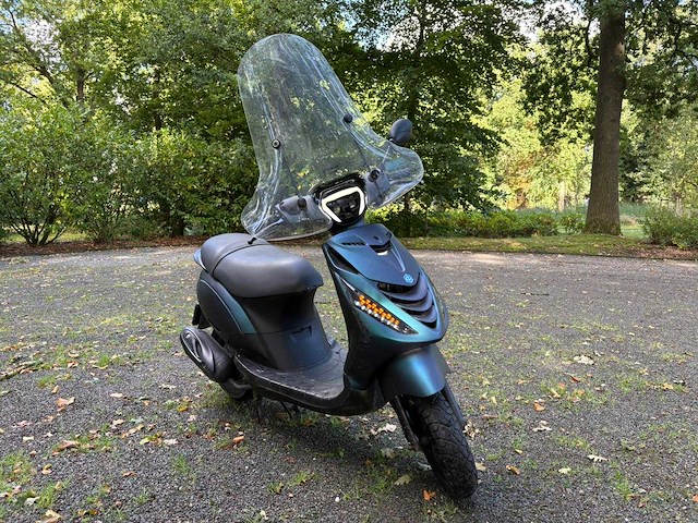 Piaggio - bromscooter - zip - scooter - afbeelding 10 van  27
