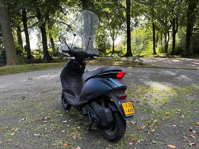 Piaggio - bromscooter - zip - scooter - afbeelding 22 van  27