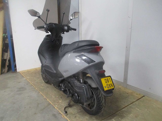 Piaggio - bromscooter - zip sp look - scooter - afbeelding 1 van  12