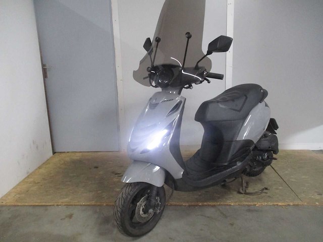Piaggio - bromscooter - zip sp look - scooter - afbeelding 12 van  12