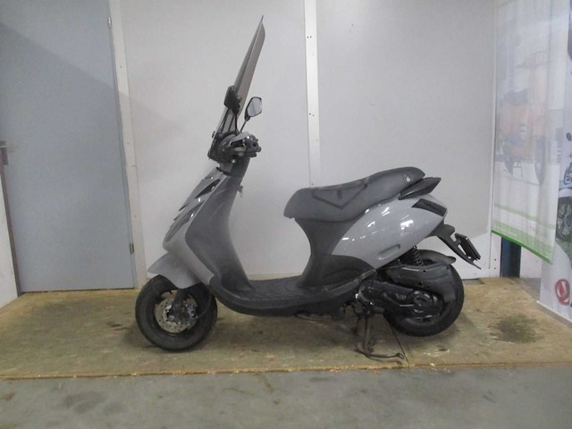Piaggio - bromscooter - zip sp look - scooter - afbeelding 3 van  12
