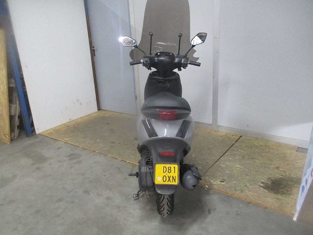Piaggio - bromscooter - zip sp look - scooter - afbeelding 10 van  12
