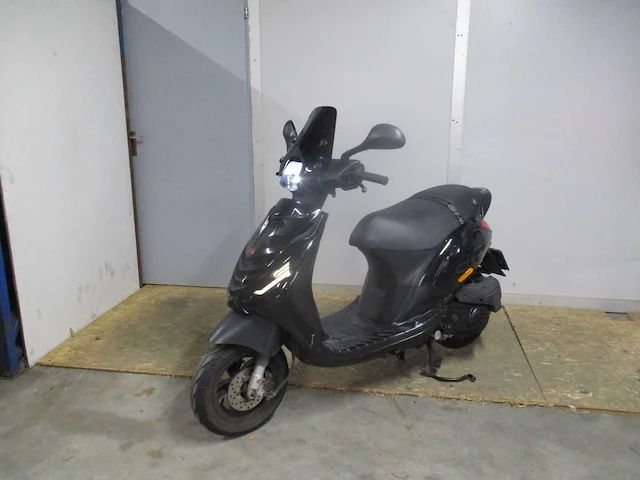 Piaggio - bromscooter - zip sp look injectie - scooter - afbeelding 4 van  10