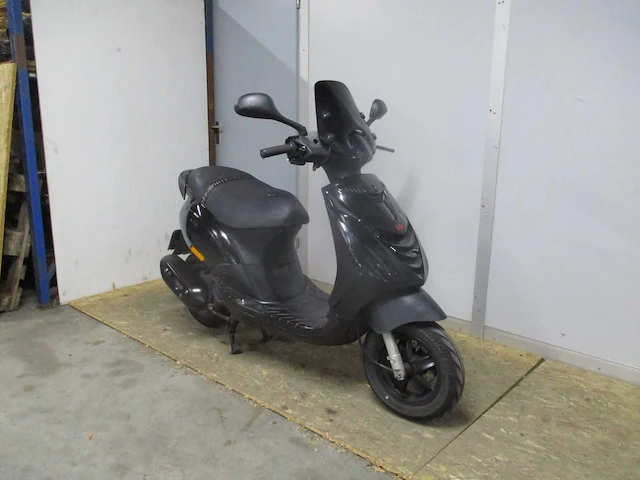 Piaggio - bromscooter - zip sp look injectie - scooter - afbeelding 7 van  10