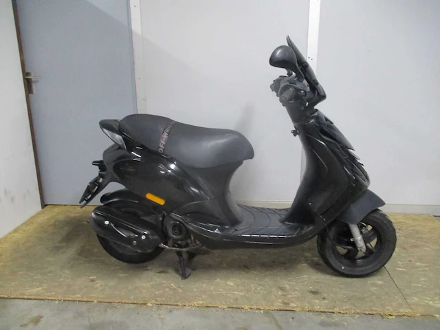 Piaggio - bromscooter - zip sp look injectie - scooter - afbeelding 8 van  10