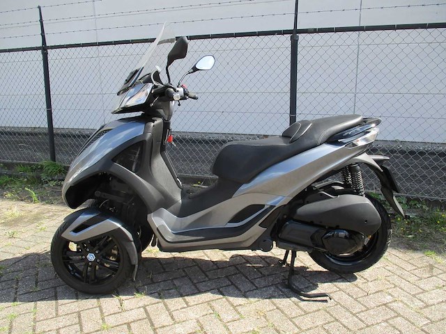 Piaggio - driewieler motorscooter - 300 ie mp3 yourban rl - motorfiets - afbeelding 1 van  15