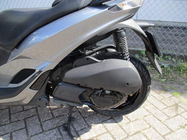 Piaggio - driewieler motorscooter - 300 ie mp3 yourban rl - motorfiets - afbeelding 8 van  15