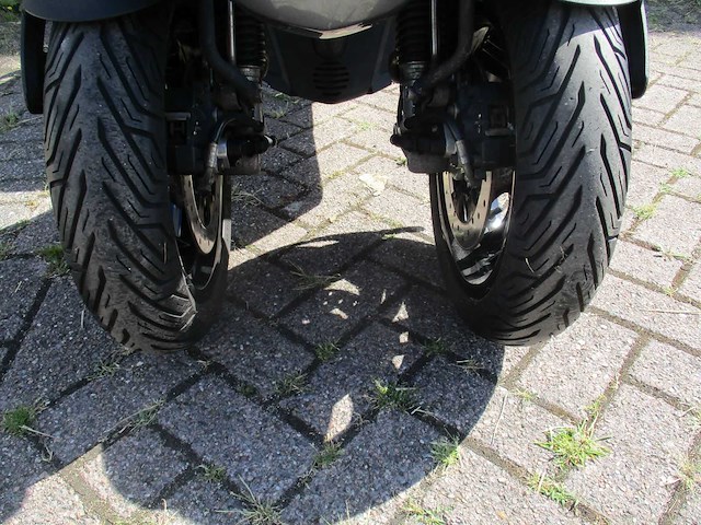 Piaggio - driewieler motorscooter - 300 ie mp3 yourban rl - motorfiets - afbeelding 12 van  15