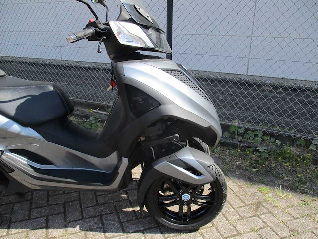 Piaggio - driewieler motorscooter - 300 ie mp3 yourban rl - motorfiets - afbeelding 15 van  15