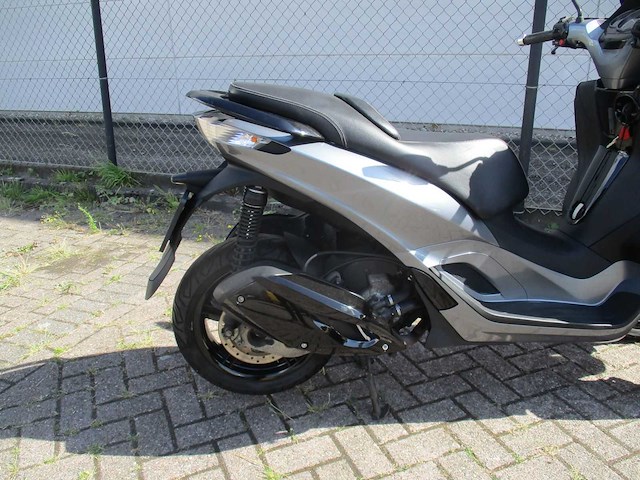 Piaggio - driewieler motorscooter - 300 ie mp3 yourban rl - motorfiets - afbeelding 2 van  15