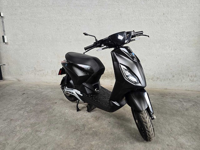 Piaggio - elektrische bromscooter - one - 45km uitvoering flr58z - afbeelding 4 van  8