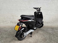 Piaggio - elektrische bromscooter - one - 45km uitvoering flr58z - afbeelding 5 van  8