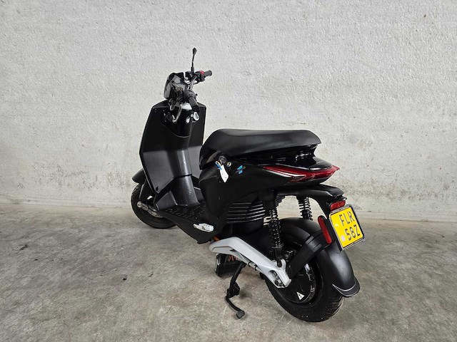 Piaggio - elektrische bromscooter - one - 45km uitvoering flr58z - afbeelding 6 van  8
