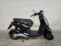 Piaggio - elektrische bromscooter - one - 45km uitvoering flr58z - afbeelding 2 van  8