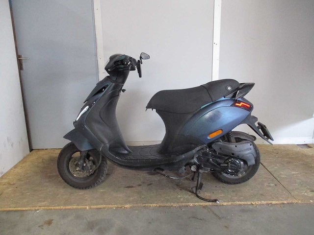Piaggio - schade bromscooter - zip sp look - scooter - afbeelding 1 van  10