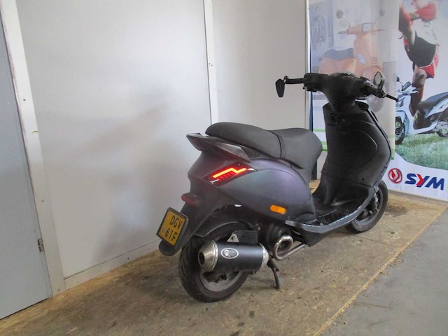 Piaggio - schade bromscooter - zip sp look - scooter - afbeelding 8 van  10