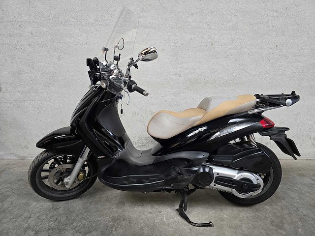 Piaggio - scooter - beverly - 4t 500 motorscooter 66mljl - afbeelding 1 van  8