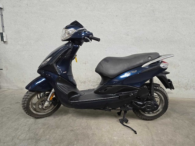 Piaggio - snorscooter - fly - 4t 25km uitvoering f630pv - afbeelding 1 van  7