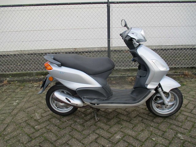 Piaggio - snorscooter - fly 2 takt! - scooter - afbeelding 8 van  11