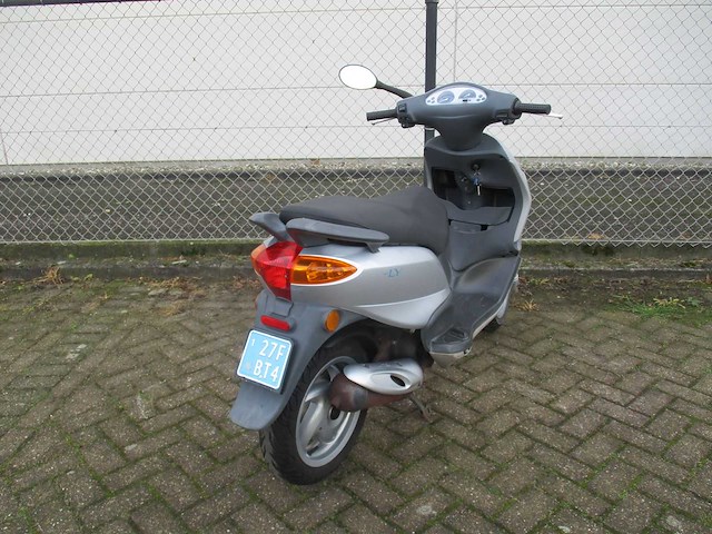 Piaggio - snorscooter - fly 2 takt! - scooter - afbeelding 9 van  11