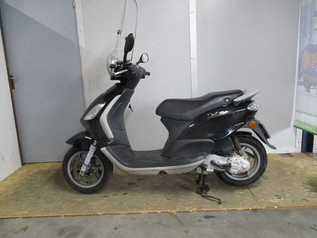 Piaggio - snorscooter - fly 4t - scooter - afbeelding 1 van  11